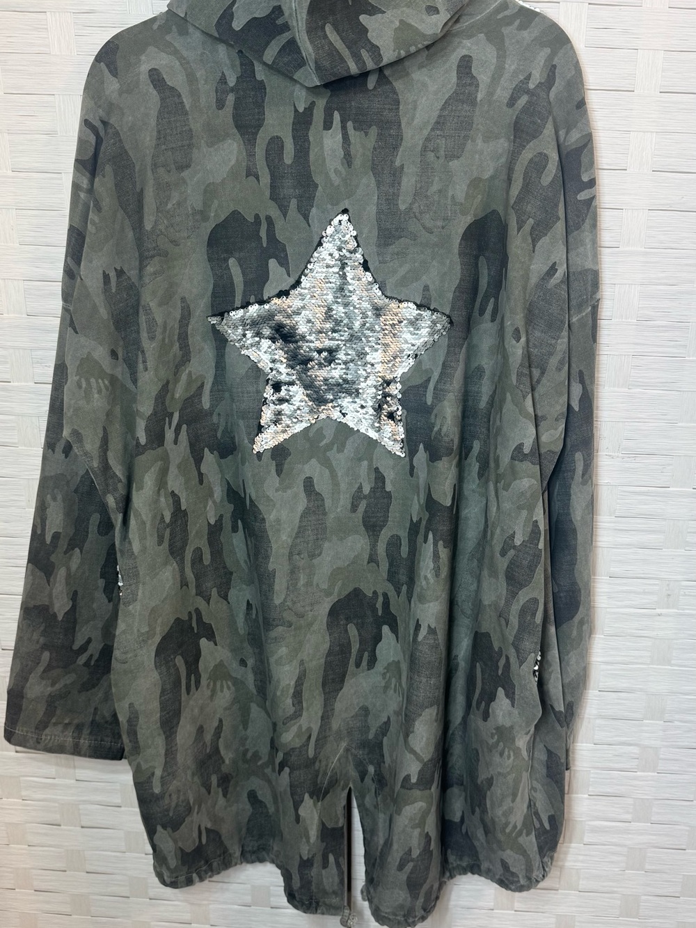 New Collection Boutique Camo Sequined Open Front Lightweight Hooded Jacket - Picture 7 of 13